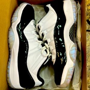 10.5 Jordan Retro 11 Emerald low